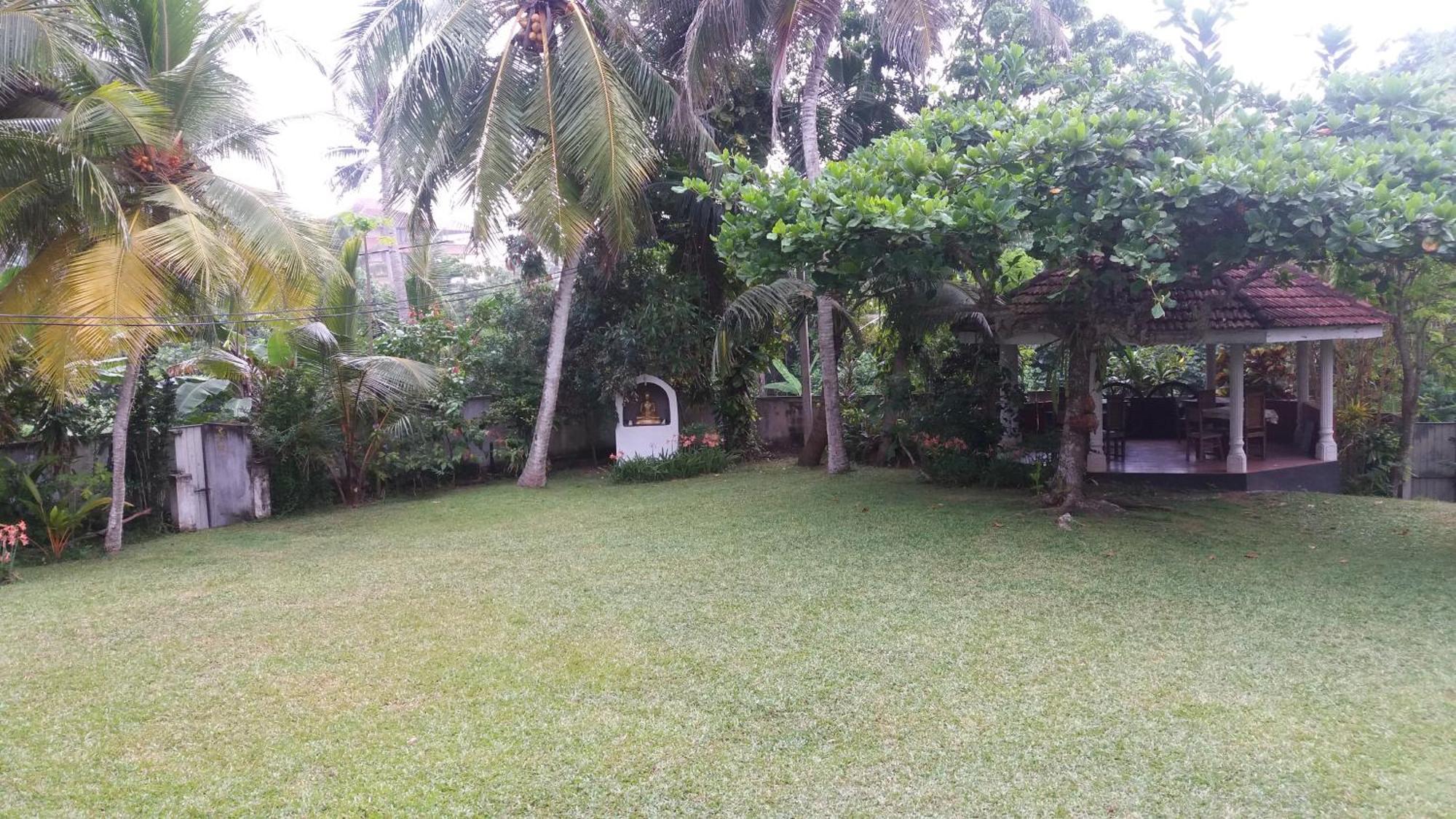 4 Seasons Guesthouse Hikkaduwa Bagian luar foto