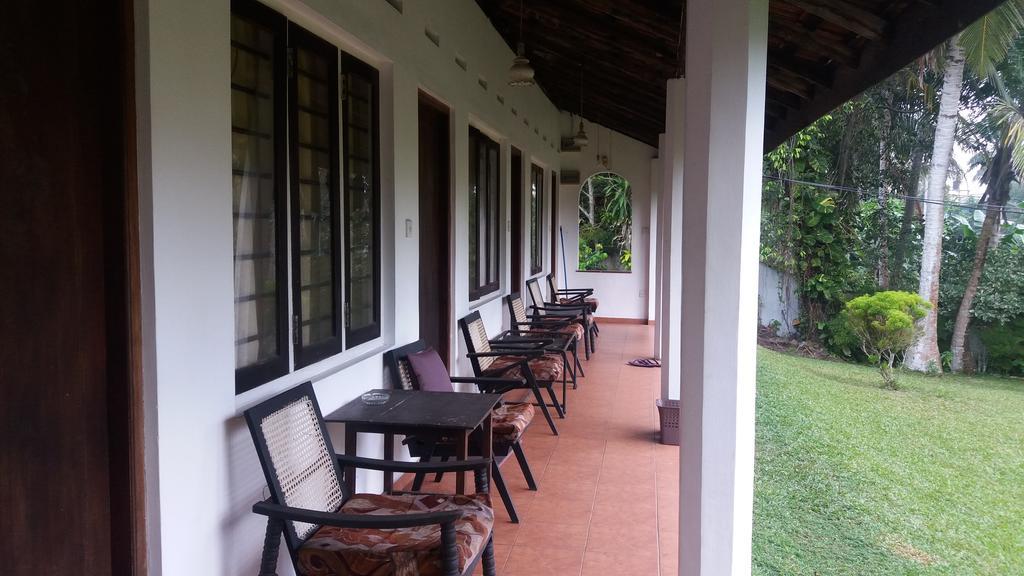 4 Seasons Guesthouse Hikkaduwa Bagian luar foto